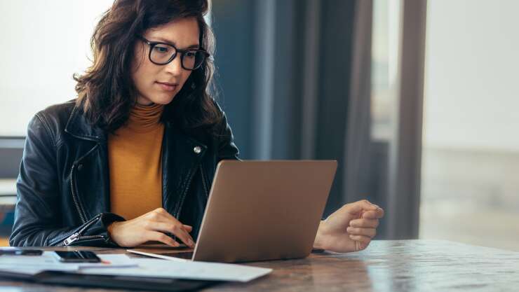 woman-looking-at-laptop