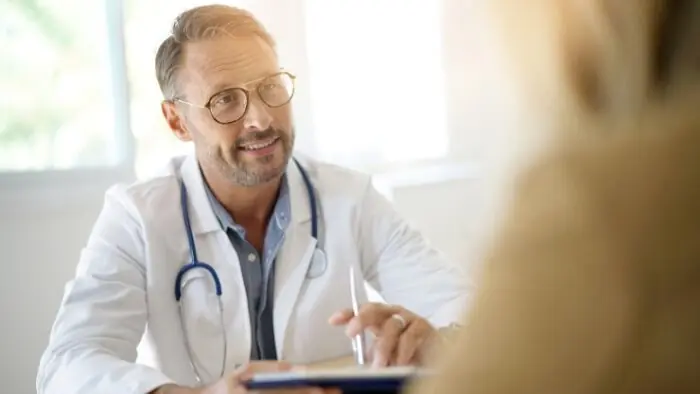 doctor-employee-health-and-benefits